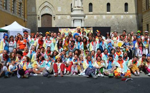 Clown Carciofo in Piazza